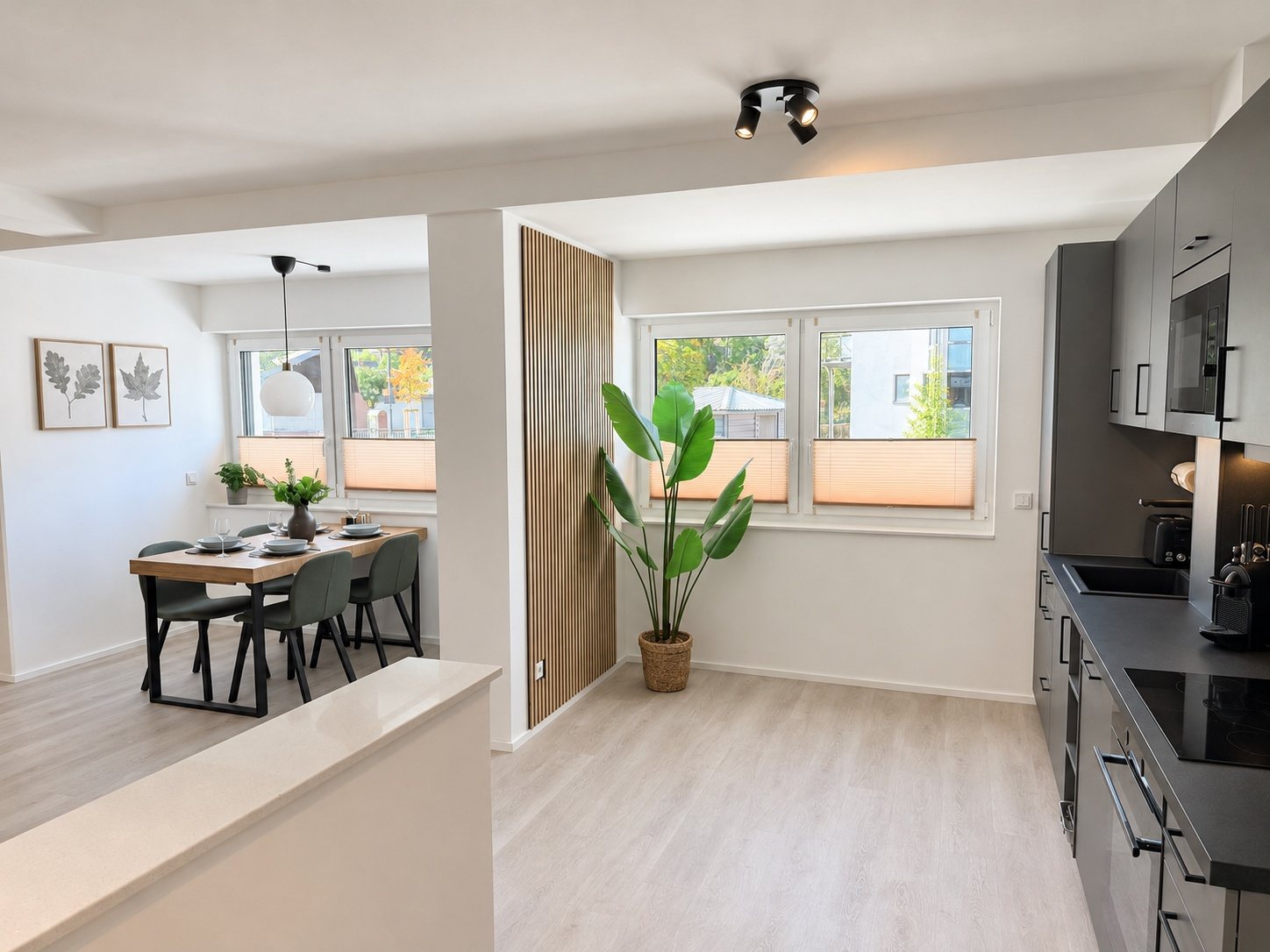 Apartment 2 Kordel – Blick auf Essbereich und Küche