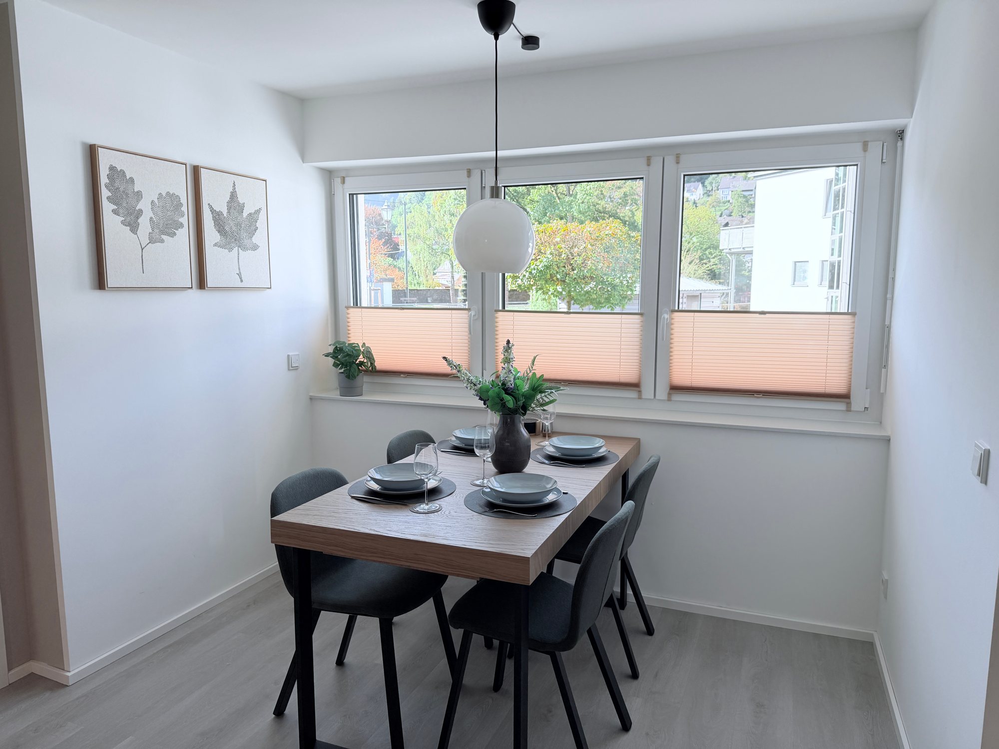 Apartment 2 Kordel – Esstisch am Fenster