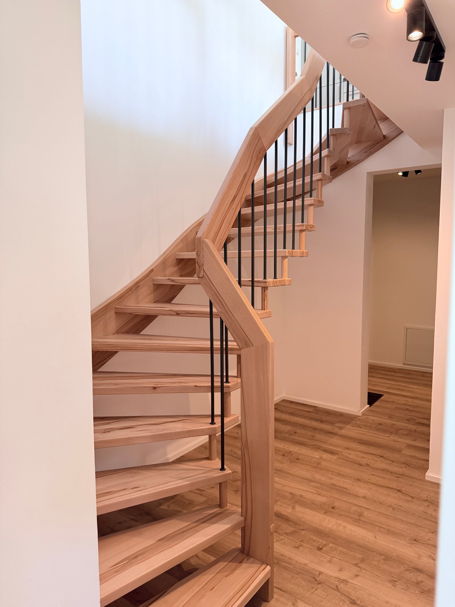 Apartmenthaus am Park · Ap. 5 – Treppe