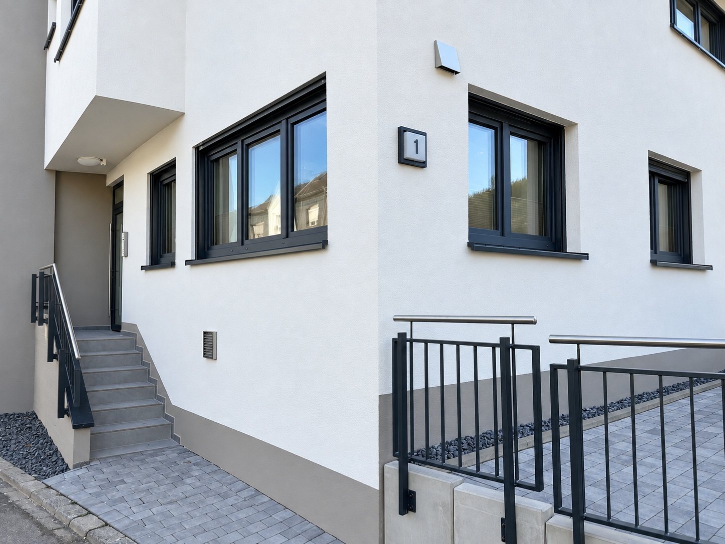 Apartmenthaus am Park · Ap. 2 – Haus & Zugang